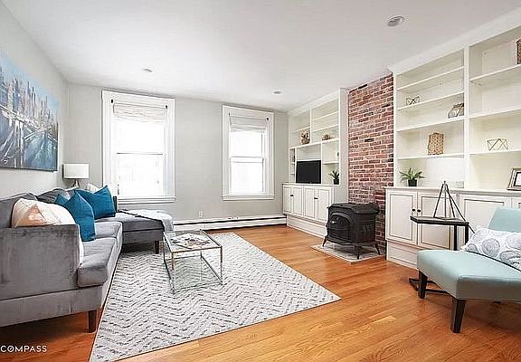 2nd image of 61 Saint Marks Pl APT 3