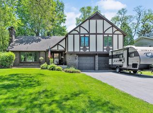 26W509 Prairie Ave, Winfield, IL 60190