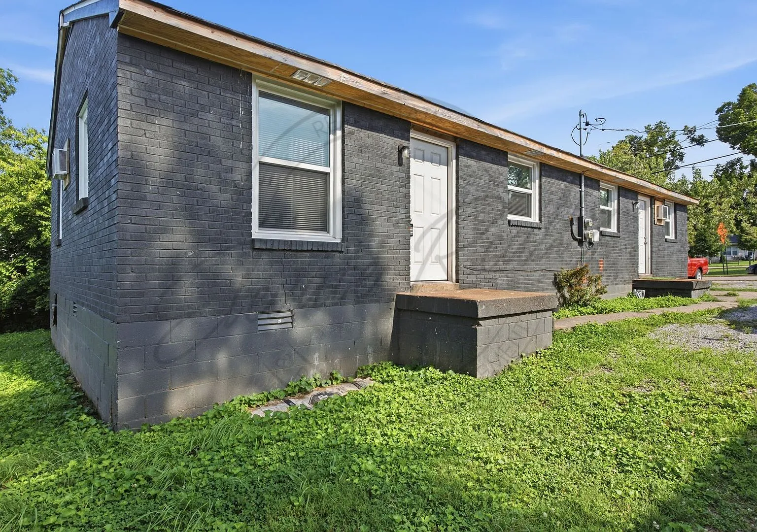 Two Bedroom Duplex in Madison on Special! — Photo 2