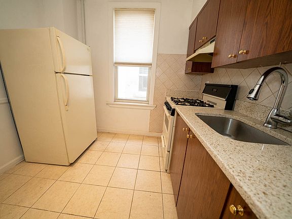 4th image of 24-11 29th St #1I