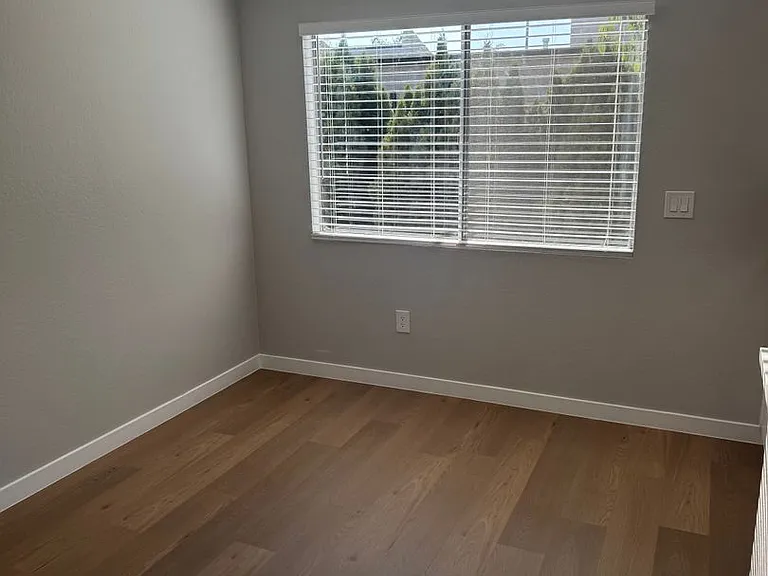 Harbor Terrace Apartments — Photo 8