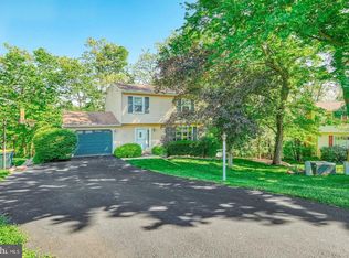 90 Burning Brush Cir, Etters, PA 17319