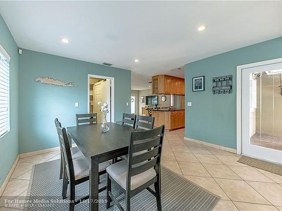 4th image of 312 NE 48th Ct