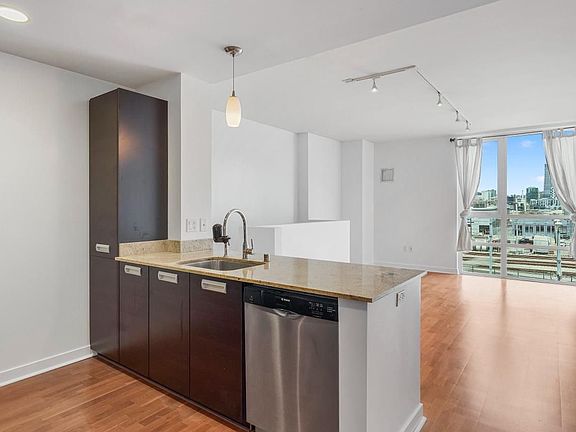 2nd image of 300 Berry St Unit 424