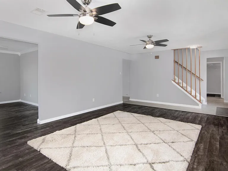 255 E Castle Harbour Dr — Photo 4