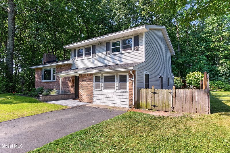 2nd image of 44 Scotch Pine Drive