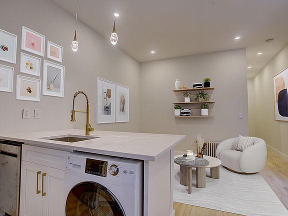 3rd image of 204 W 96th St APT 5C