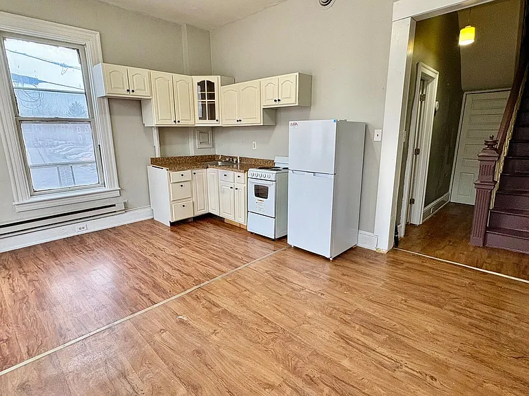 158 S Pershing Ave — Photo 4