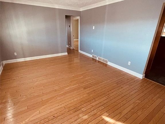 4th image of 211 Fairmont St