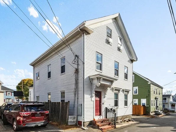 12 Goldthwaite Pl, Peabody, MA 01960