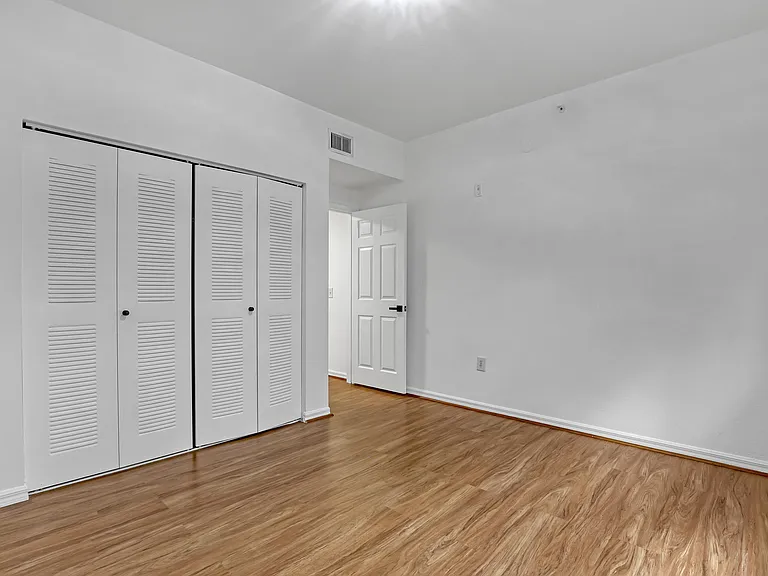 340 Crestwood Cir #302 — Photo 25