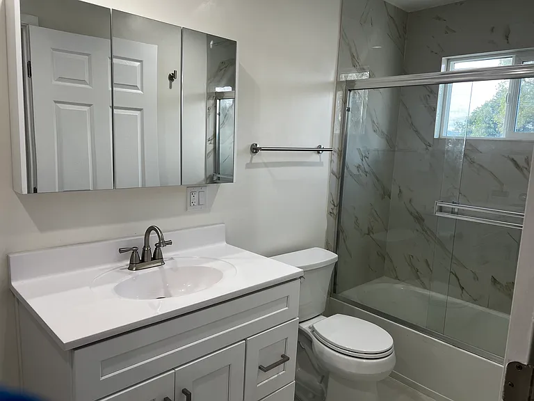 7435 Encino Ave — Photo 10