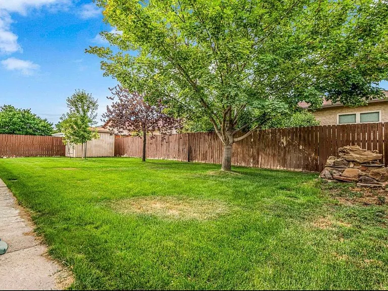1215 Breeze Dr — Photo 22