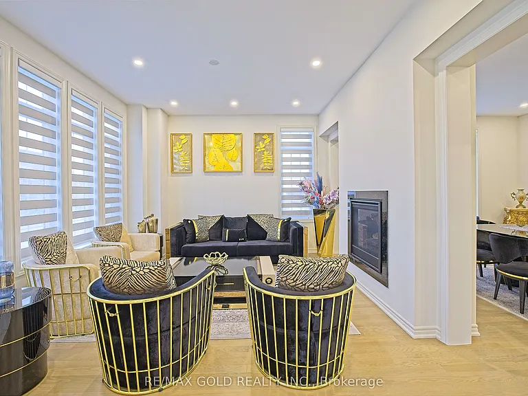 19 Marigold Blvd — Photo 7