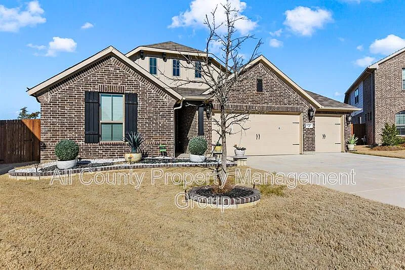 4 bed, 3.0 bath, 2775 sqft, $2,695 — Photo 2
