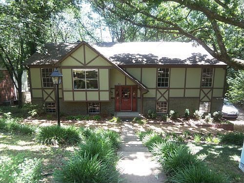 3 Lou Ellen Dr.