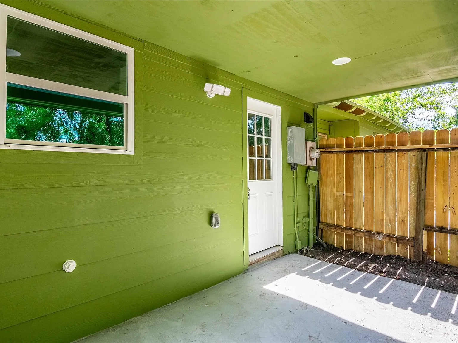 2 bed, 1.5 bath, 1032 sqft, $1,600 — Photo 3