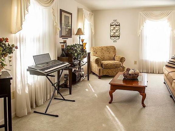 4th image of 5112 Pin Oak Dr
