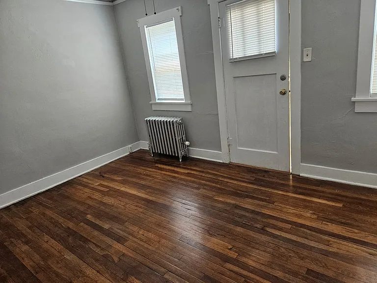 323 11th St NW #7 — Photo 6