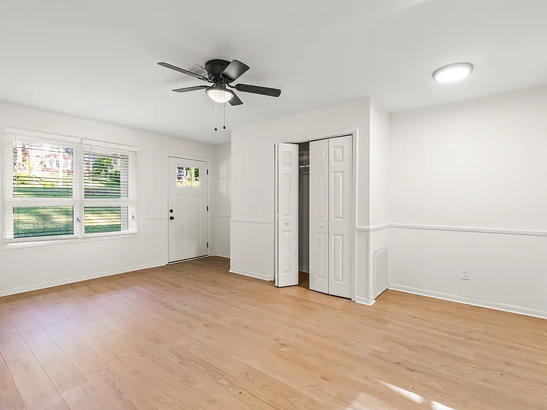 307 Springdale Dr #B — Photo 11