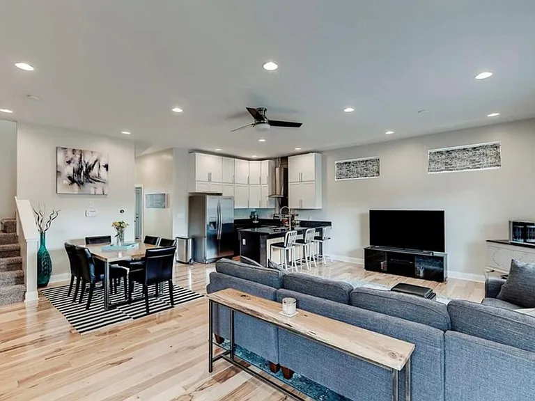 1322 Laurel St — Photo 4