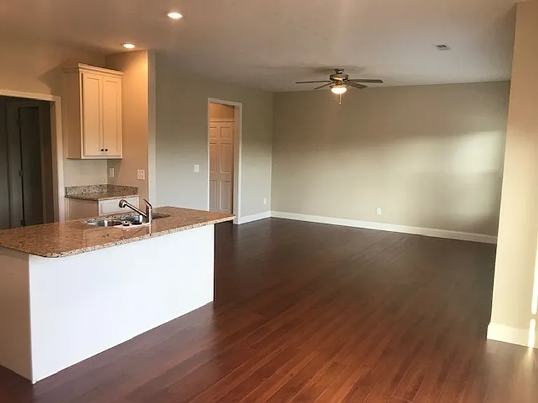 Eagle View Luxury Apartments — Photo 188