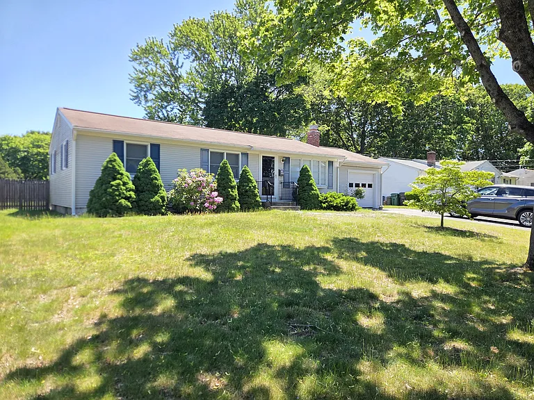 128 Moccasin Dr — Photo 1