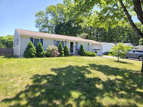 128 Moccasin Dr, Warwick, RI 02889