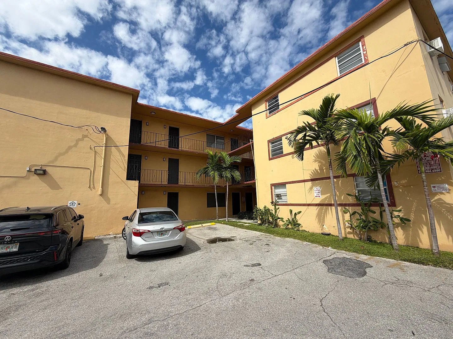 2-bedroom, 1-bath apartment — Photo 2
