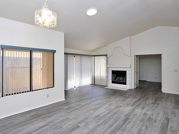 5th image of 300 E Highcourte Ln