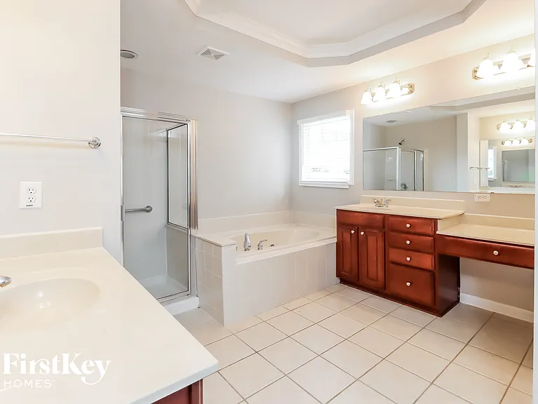 1421 Kentmire Ct — Photo 8