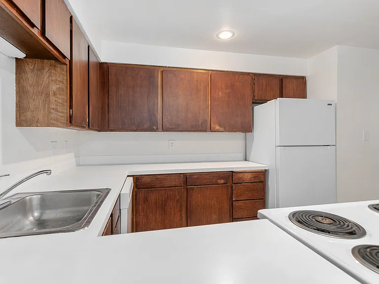 Glacier Park Apartments — Photo 33