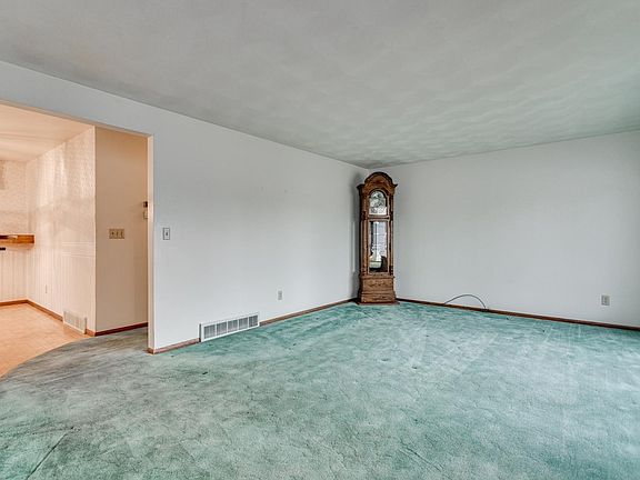 4th image of 2305 E Wisconsin Ave