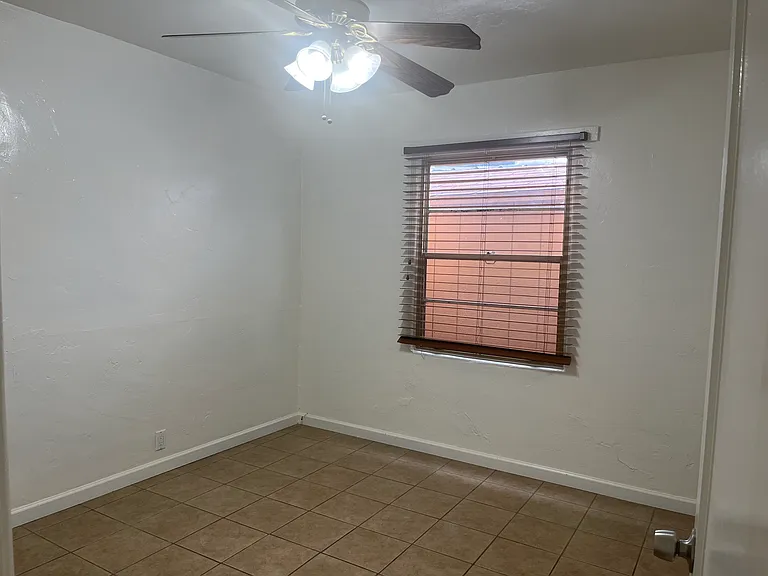 701 Center Ave — Photo 23