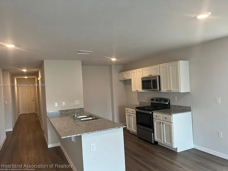 1452 Stone Ridge Cir — Photo 6
