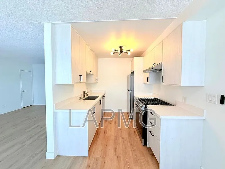119 N Hillcrest Blvd #16 — Photo 8