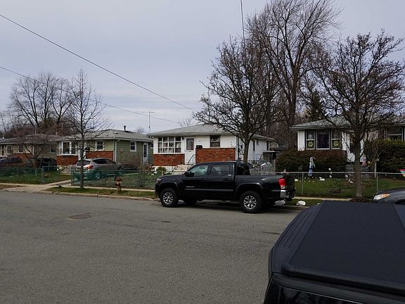 3rd image of 195 Arlington Pl