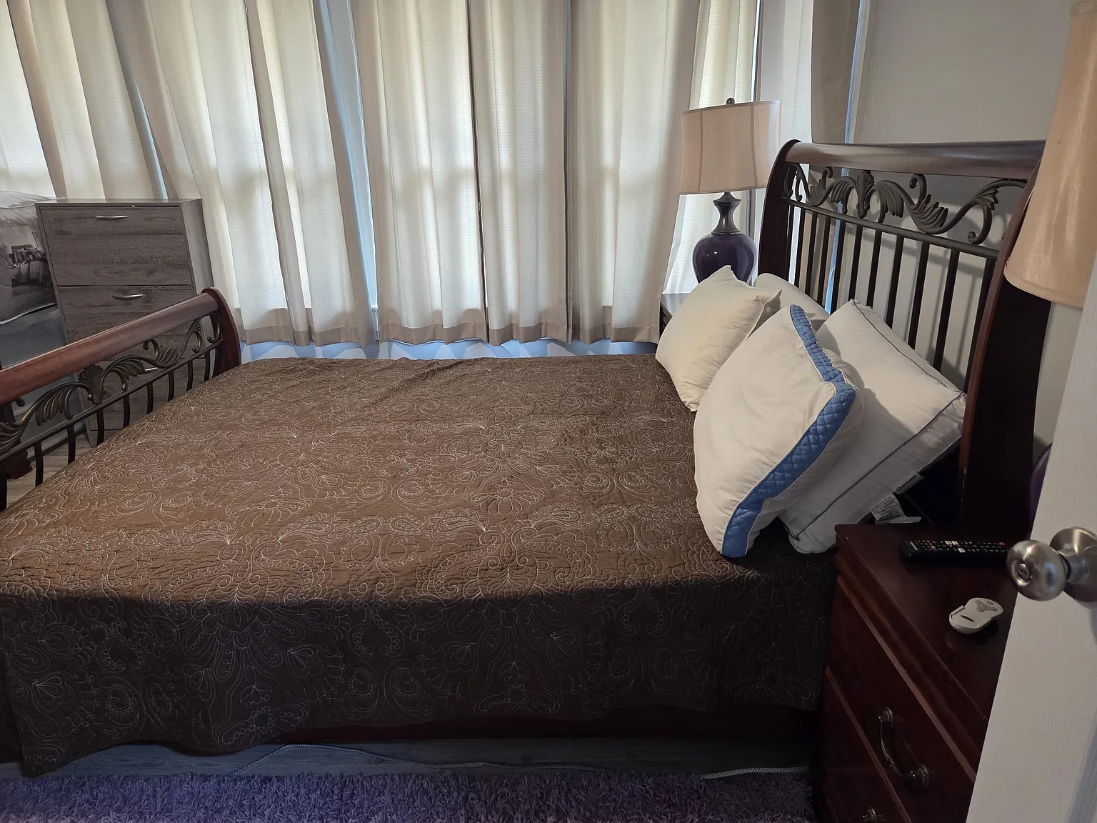 7 bed, 3200 sqft, $750 — Photo 3