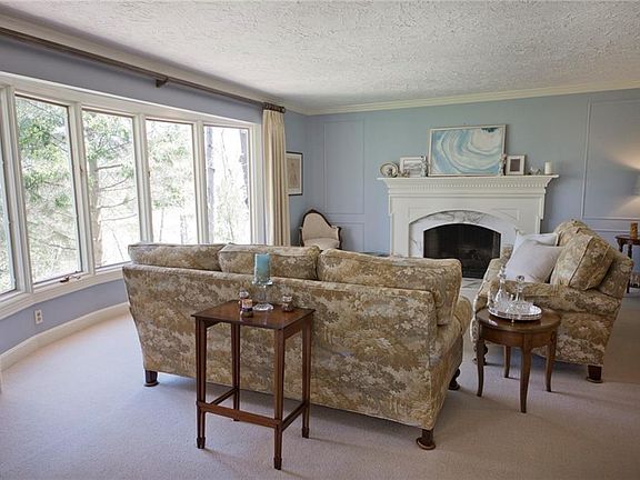3rd image of 30 Windrush Dr