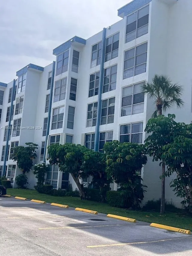 Avila Condo — Photo 1