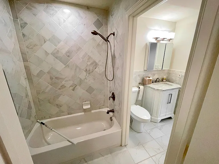 2006 Wealthy St SE #107 — Photo 13