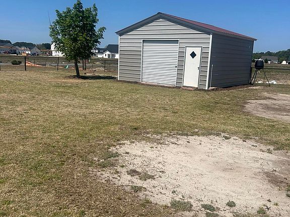 4th image of 301 Willow Pond Drive