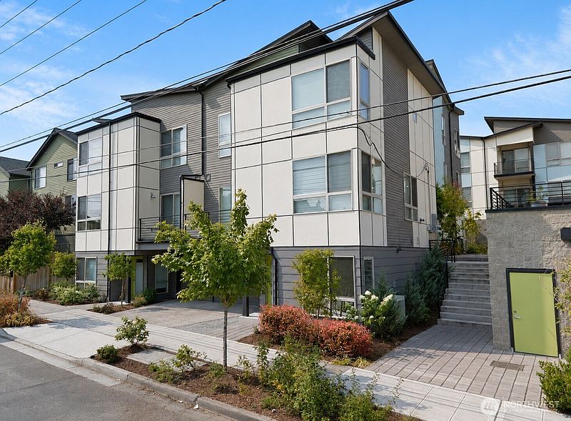 3rd image of 4767 35th Avenue S