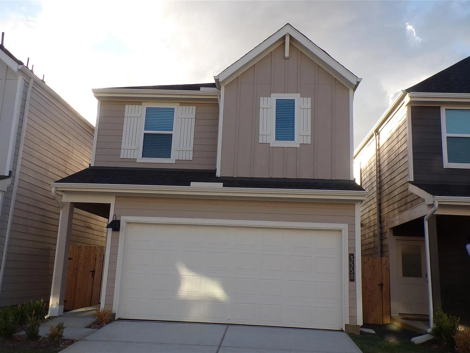 4 bed, 2.5 bath, 2130 sqft, $2,295 — Photo 1