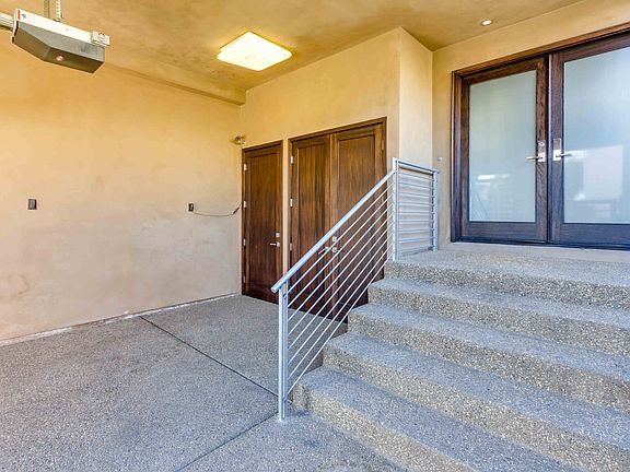 2nd image of 222 W Grape St