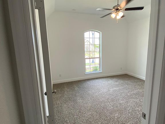 5th image of 405 Ambrose St