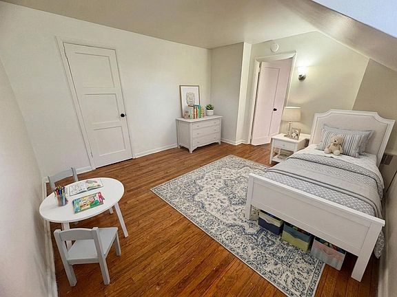 3rd image of 229 S Poplar St #103
