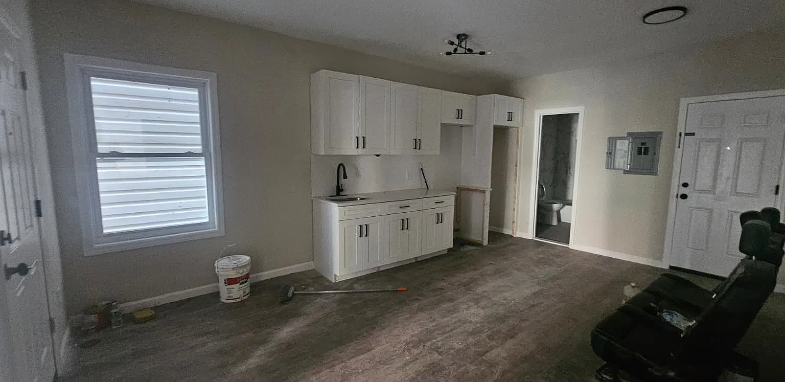 3 bed, 850 sqft, $2,200 — Photo 3