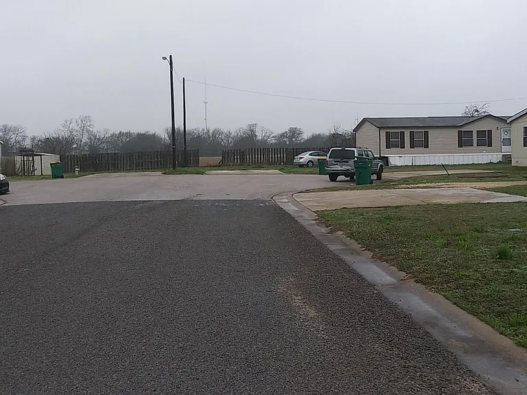 302 Opal Cir — Photo 26
