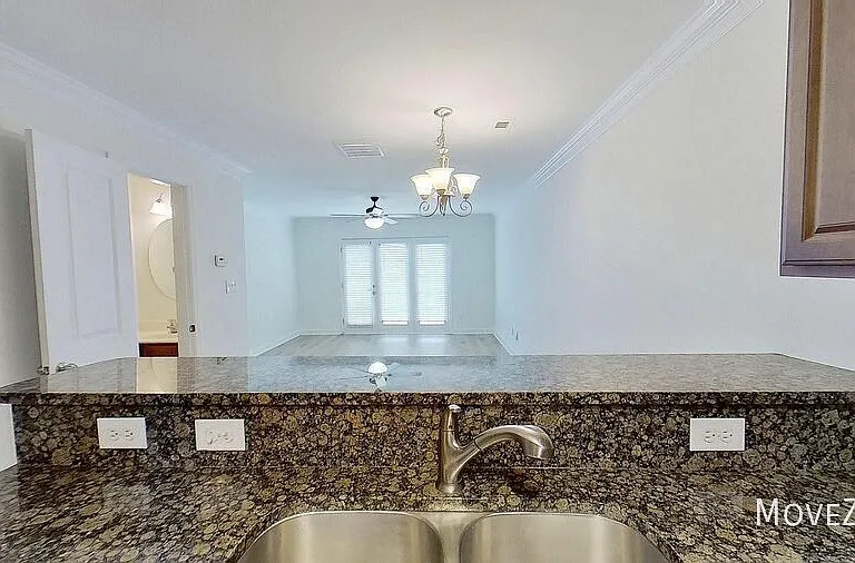 1336 Green Oaks Ln #E — Photo 24